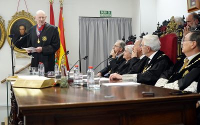 Merino Escartín invita a armonizar inteligencia artificial y humana durante su ingreso como Académico Correspondiente