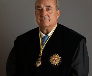 Ramón Orozco Rodríguez condecorado con la Cruz Distinguida de Primera Clase de San Raimundo de Peñafort